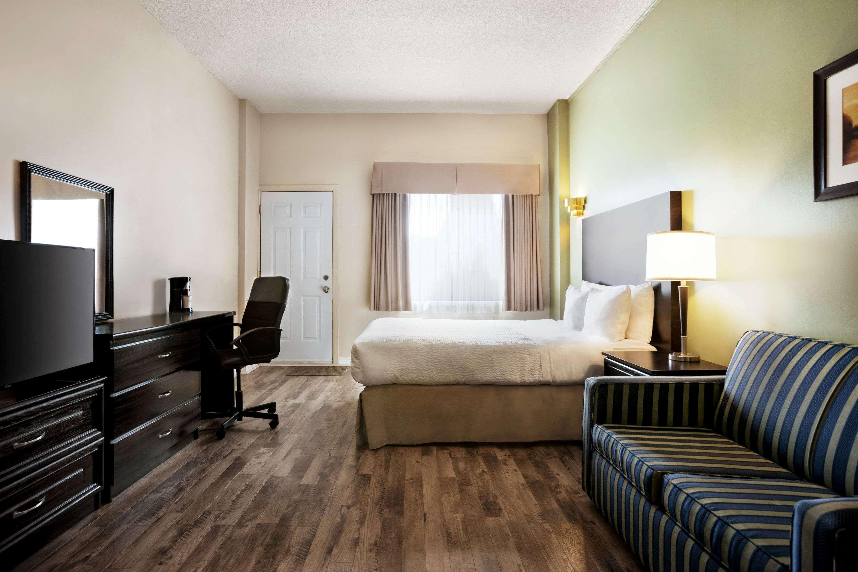 Hotel Days By Wyndham Ste. Helene-de-bagot 3*