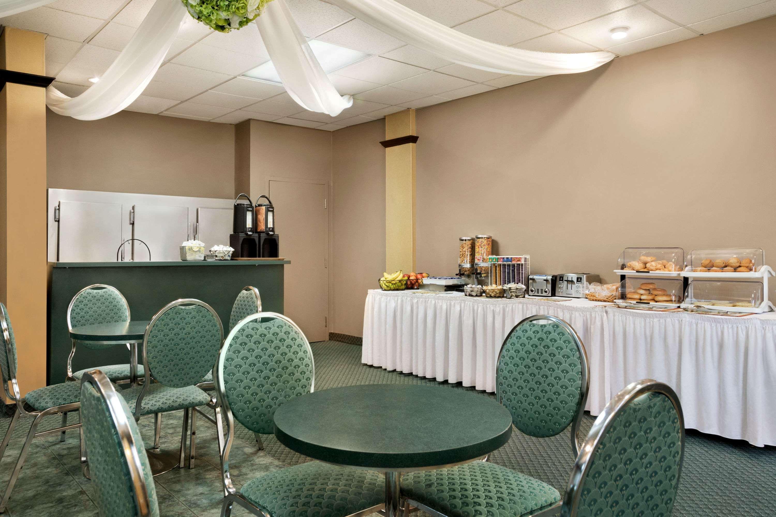 Hotel Days By Wyndham Ste. Helene-de-bagot